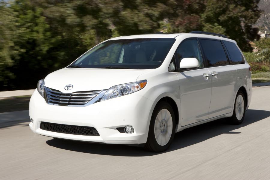  Toyota Sienna LE 2010 года  (фото 45 из 52)